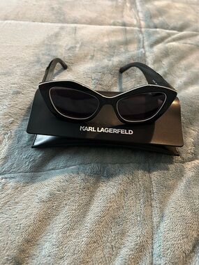 Karl Lagerfeld Black Cat-Eye Sunglasses with Contrast Trim